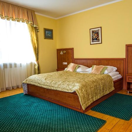 Hotel Adalbertus Гнезно Экстерьер фото