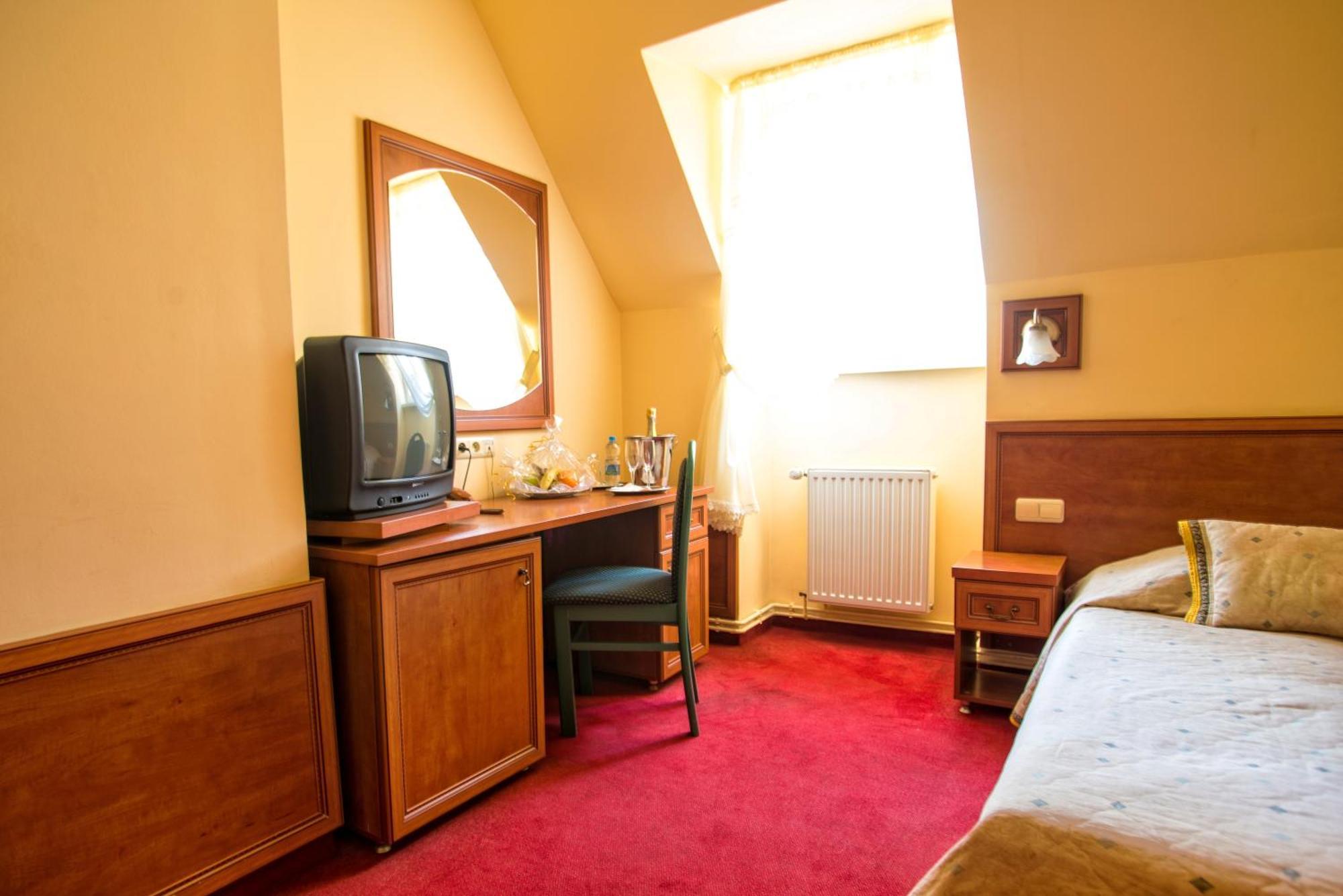 Hotel Adalbertus Гнезно Номер фото
