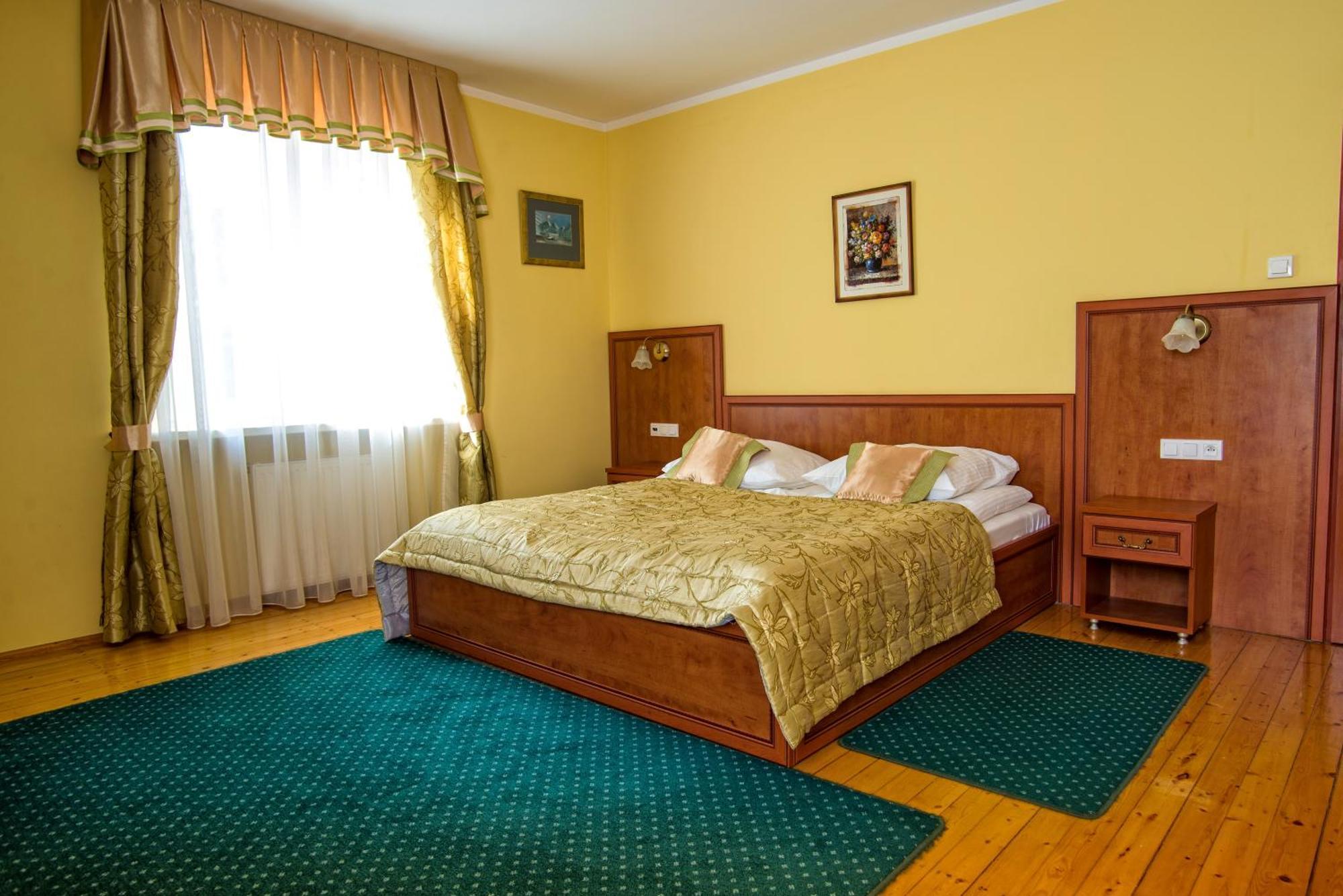 Hotel Adalbertus Гнезно Экстерьер фото