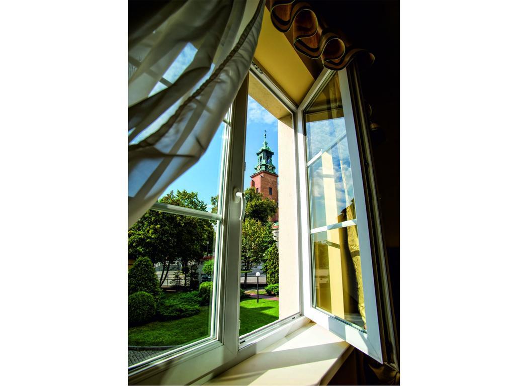 Hotel Adalbertus Гнезно Номер фото