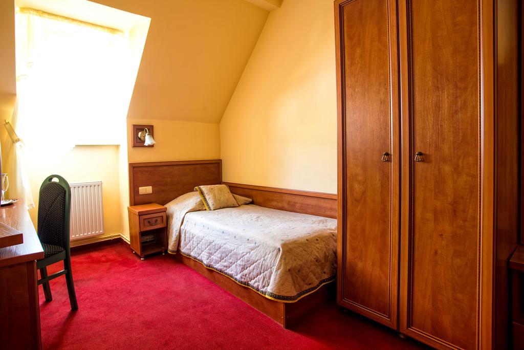 Hotel Adalbertus Гнезно Номер фото