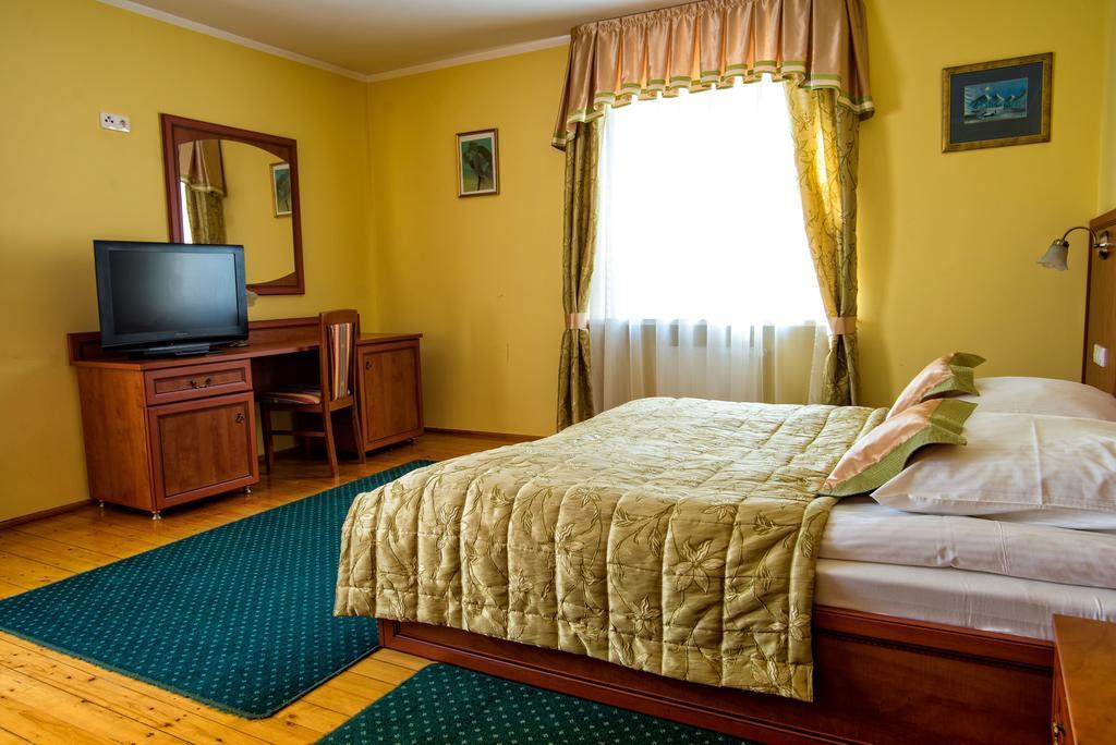 Hotel Adalbertus Гнезно Номер фото