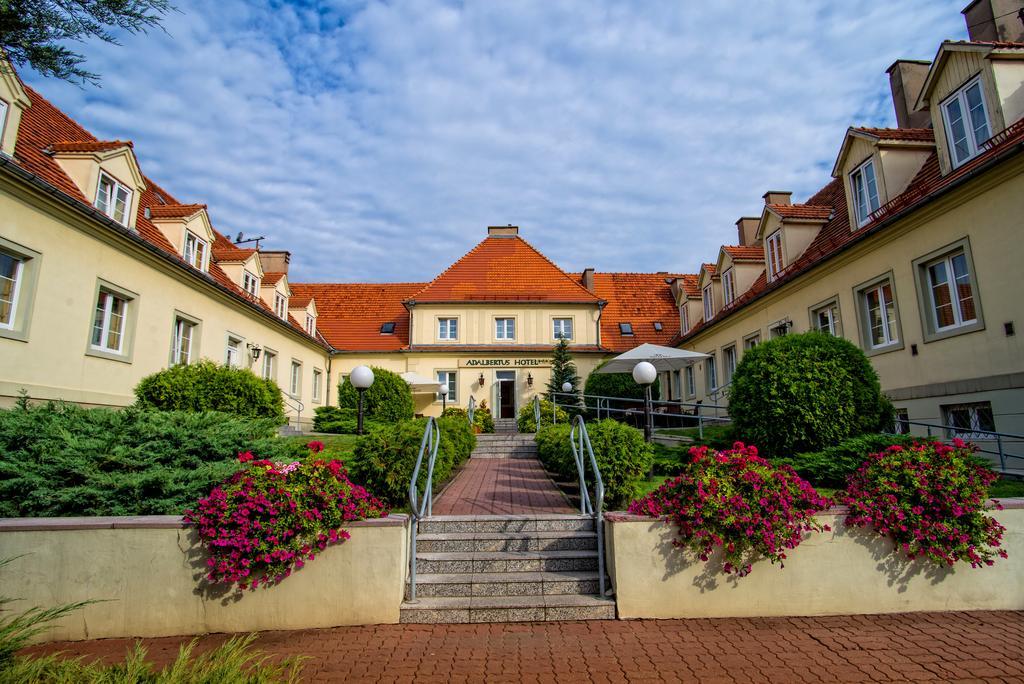 Hotel Adalbertus Гнезно Экстерьер фото